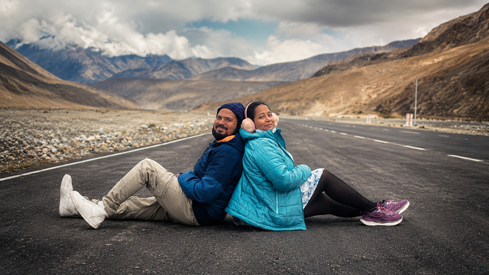 Offbeat Aura travel couple on location